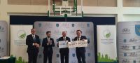 Na zdjęciu od prawej Wójt Gminy Przyłek trzymajacy promesy na dotacje z WFOŚiGW, poseł Marek Suski, poseł Radosław Fogiel i...