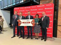 Na zdjęciu pozuje do zdjęcia m.in. drugi od lewej Wójt Gminy Przyłęk, kolejno Rafał Rajkowski Wicemarszałek, Mirosława...