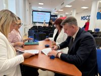 Podpisanie umowy o dofinansowanie na zakup autobusu do przewozu uczniów