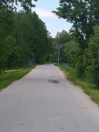 Latarnie solarne wzdłuż drogi w miejscowości Baryczka