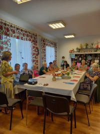 Szkolenie z pisania wniosków o dotacje prowadzone przez Panią Beatę Jagielską dla uczestniczek projektu KGW ma MOC