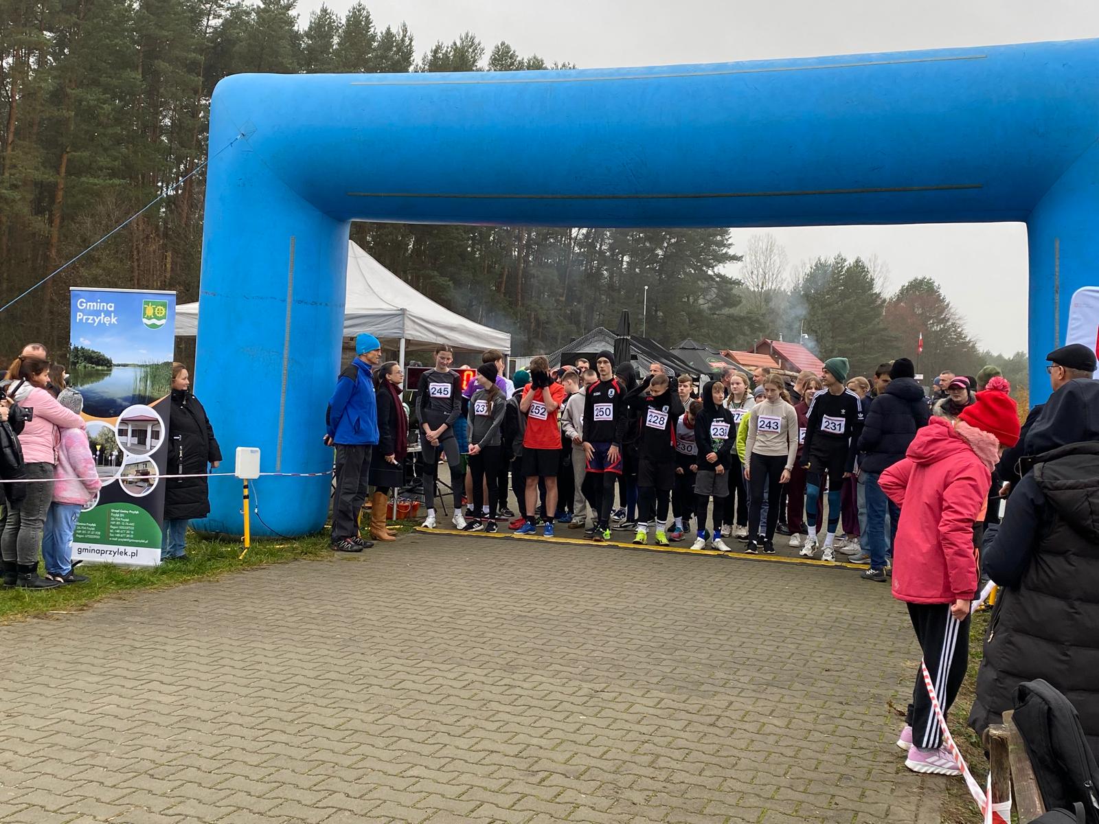 IV Janowiecki Bieg Niepodległości połączył sport, emocje i patriotyzm -mieszkańcy gminy Przyłęk pobiegli dla wolnej Polski